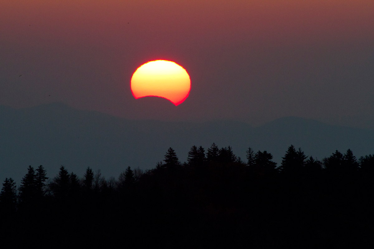 Hybrid Solar Eclipse of Nov. 3, 2013, Seen in North Carolina