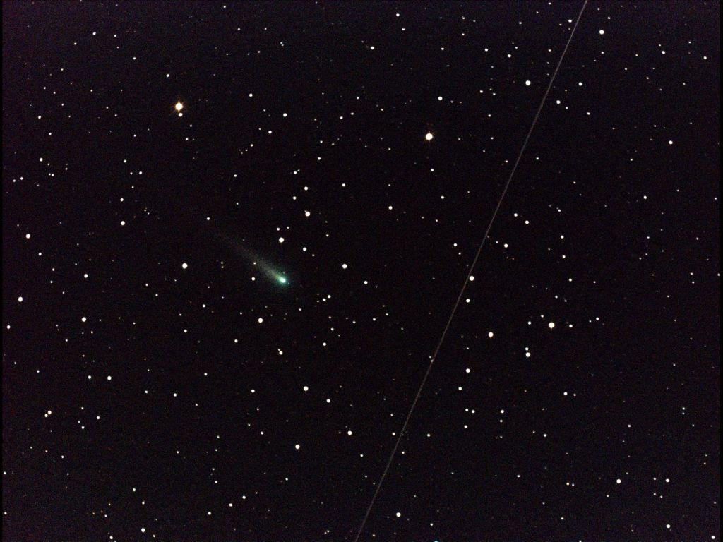 Comet ISON Streaks through Leo Constellation
