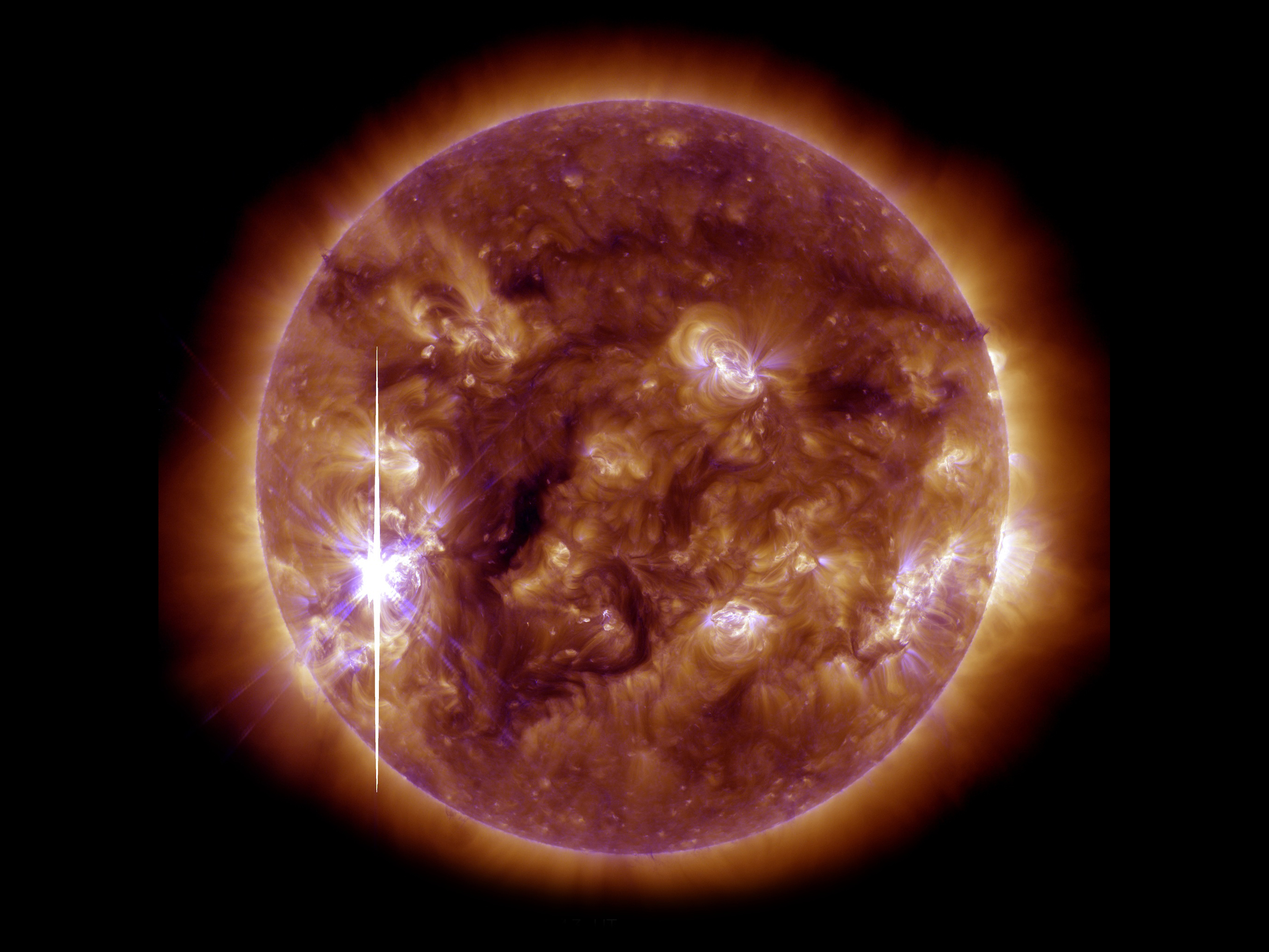 Strongest Solar Flare of 2013 Erupts from Sun (Video)