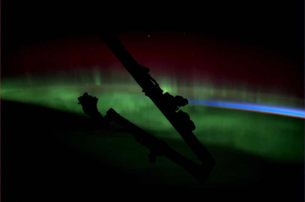 Karen Nyberg: Stunning Aurora with Canadarm2 Silhouette