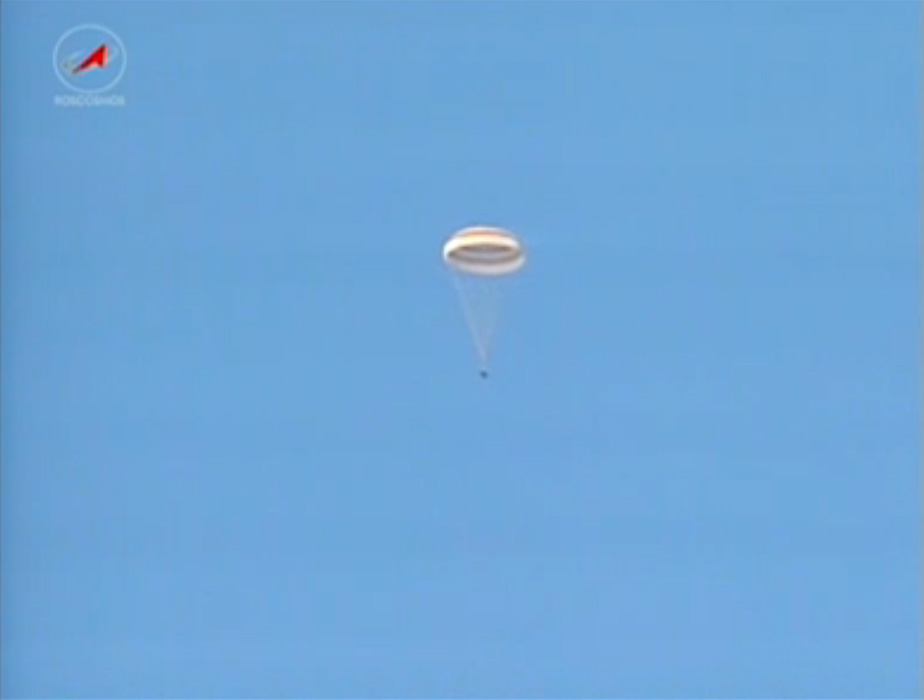Expedition 37 Landing: Soyuz Parachute