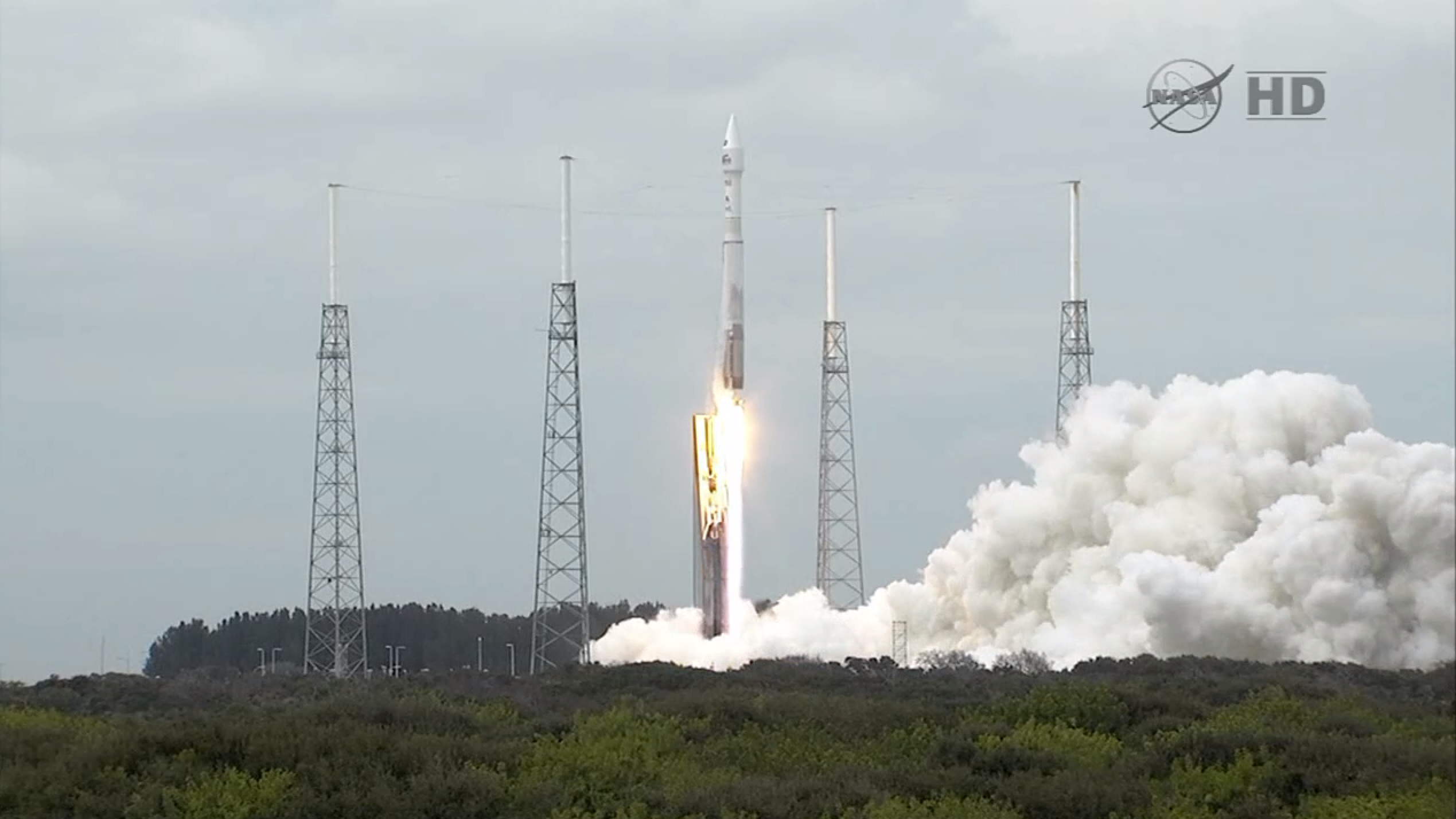 MAVEN Spacecraft Launches With Huge Exhaust Plume