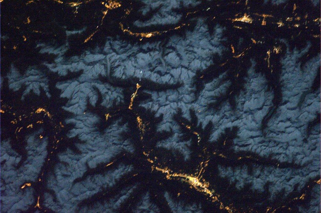 Mike Hopkins Snaps Amazing Image of Moonlit Alps