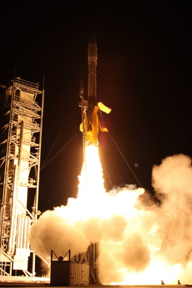 Liftoff! Minotaur 1 Rocket Launches at Night
