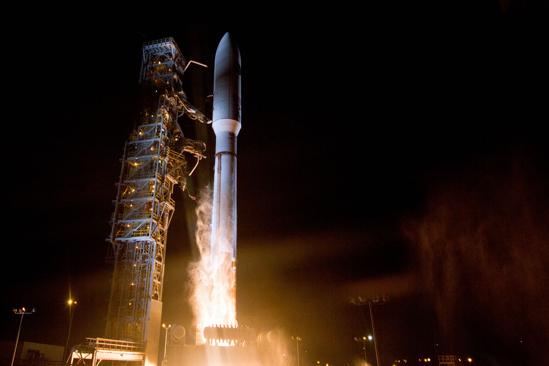 Atlas 5 Rocket Launches NROL-39