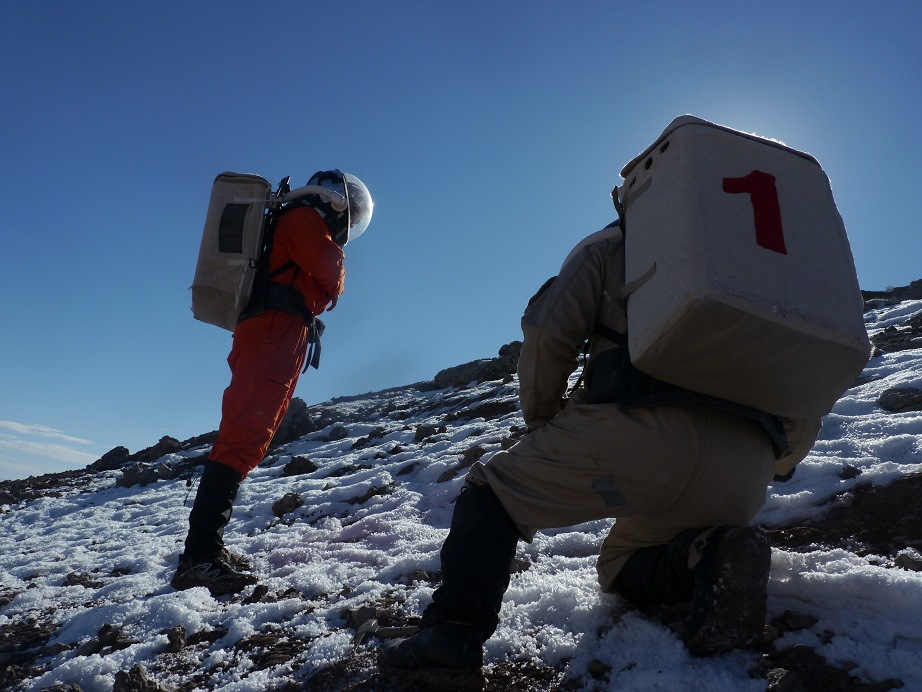 Mock Mars Mission Photos: Life on a Simulated Red Planet