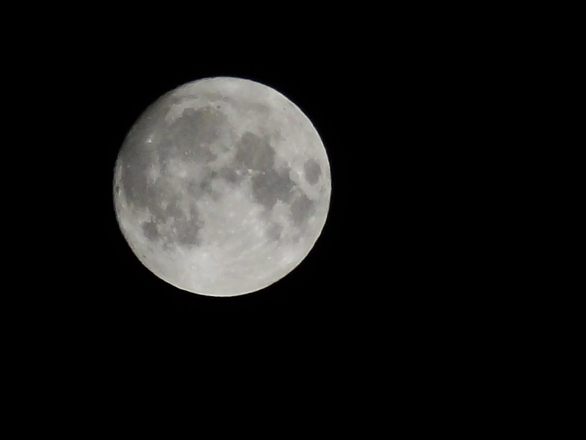 Full Moon Rises Early for Friday the 13th: Live Webcast Tonight