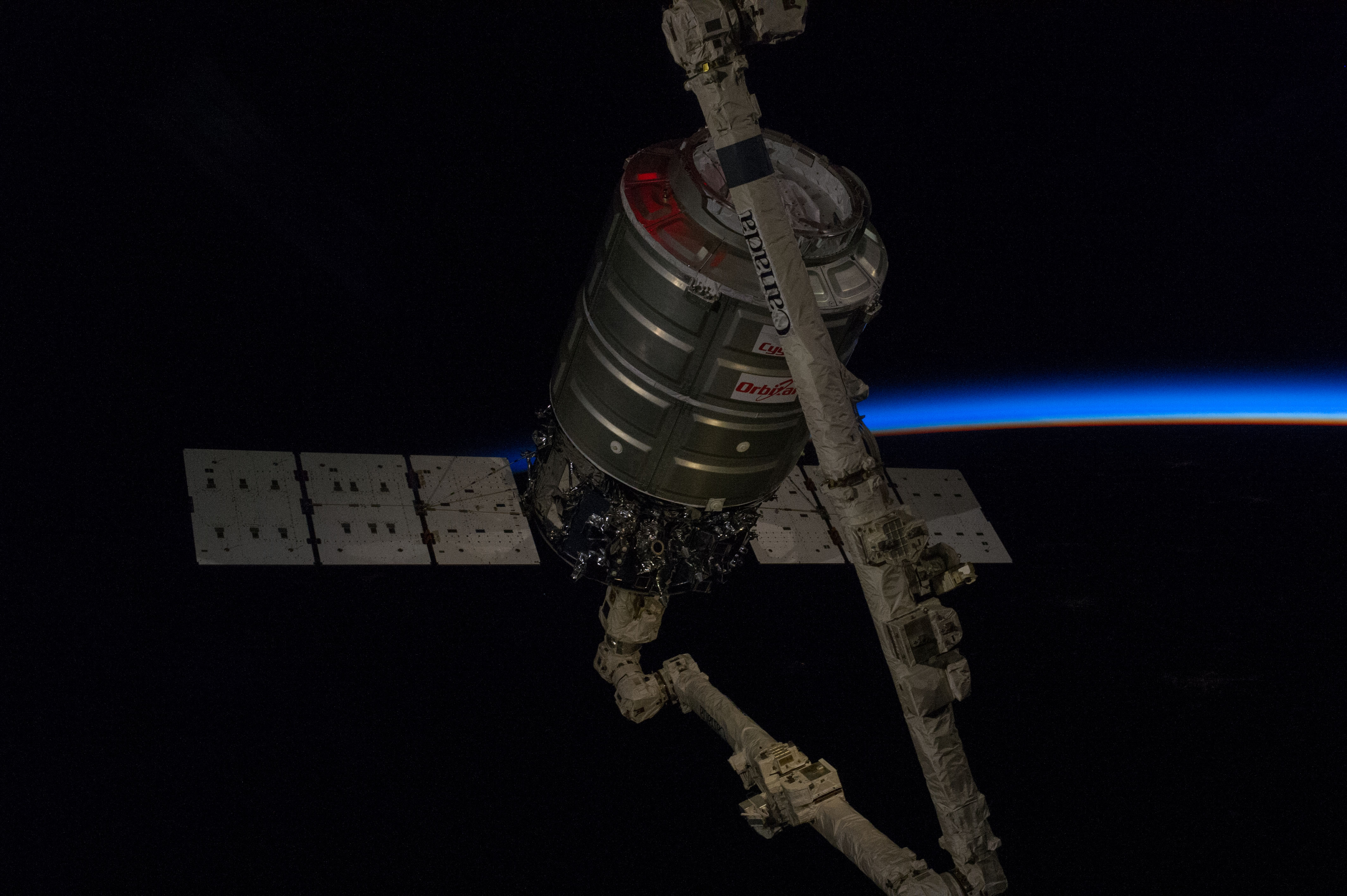 Canadarm2 Arm Attaches to Cygnus