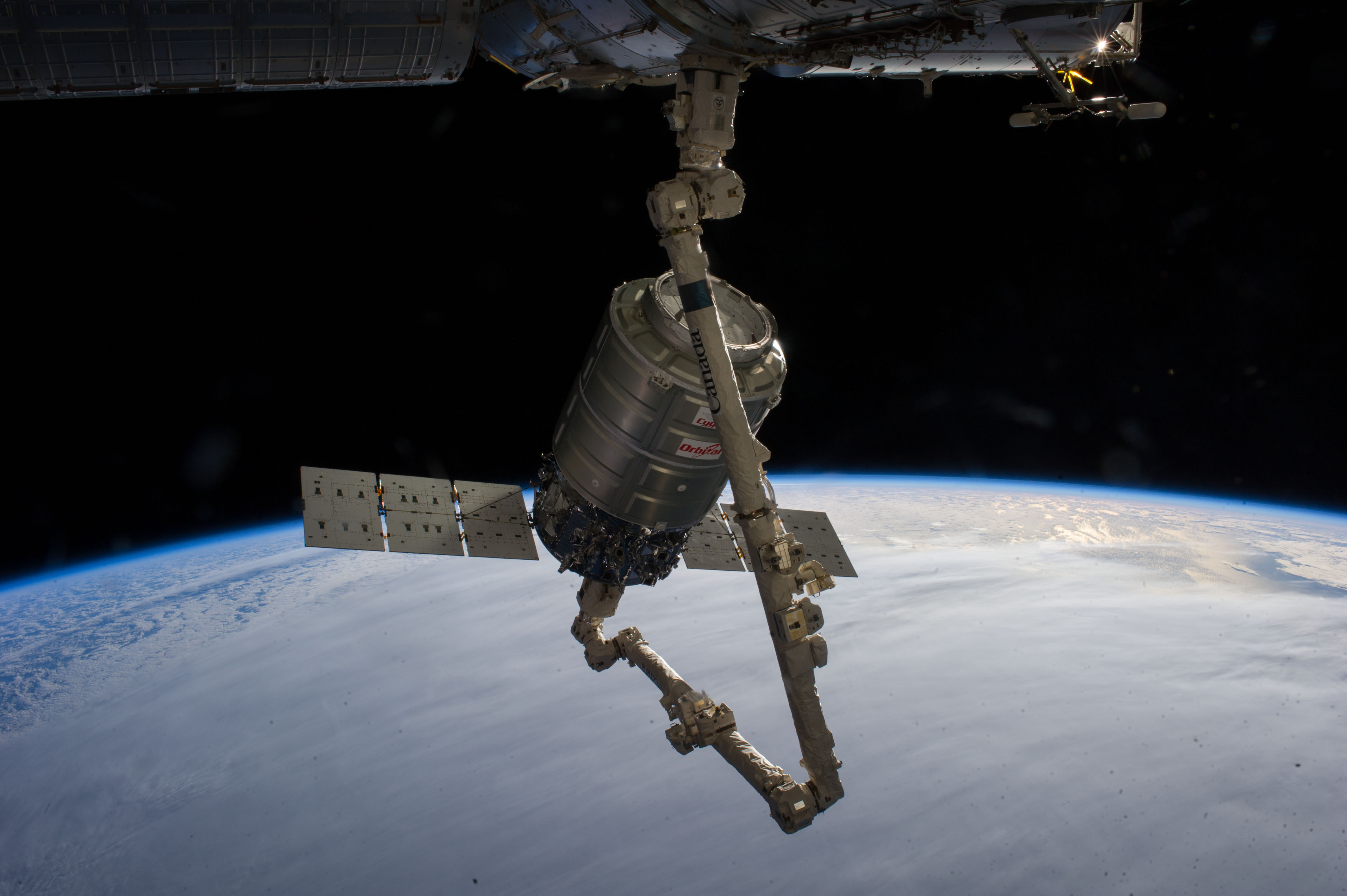 Canadarm2 Attaches to Cygnus Spacecraft