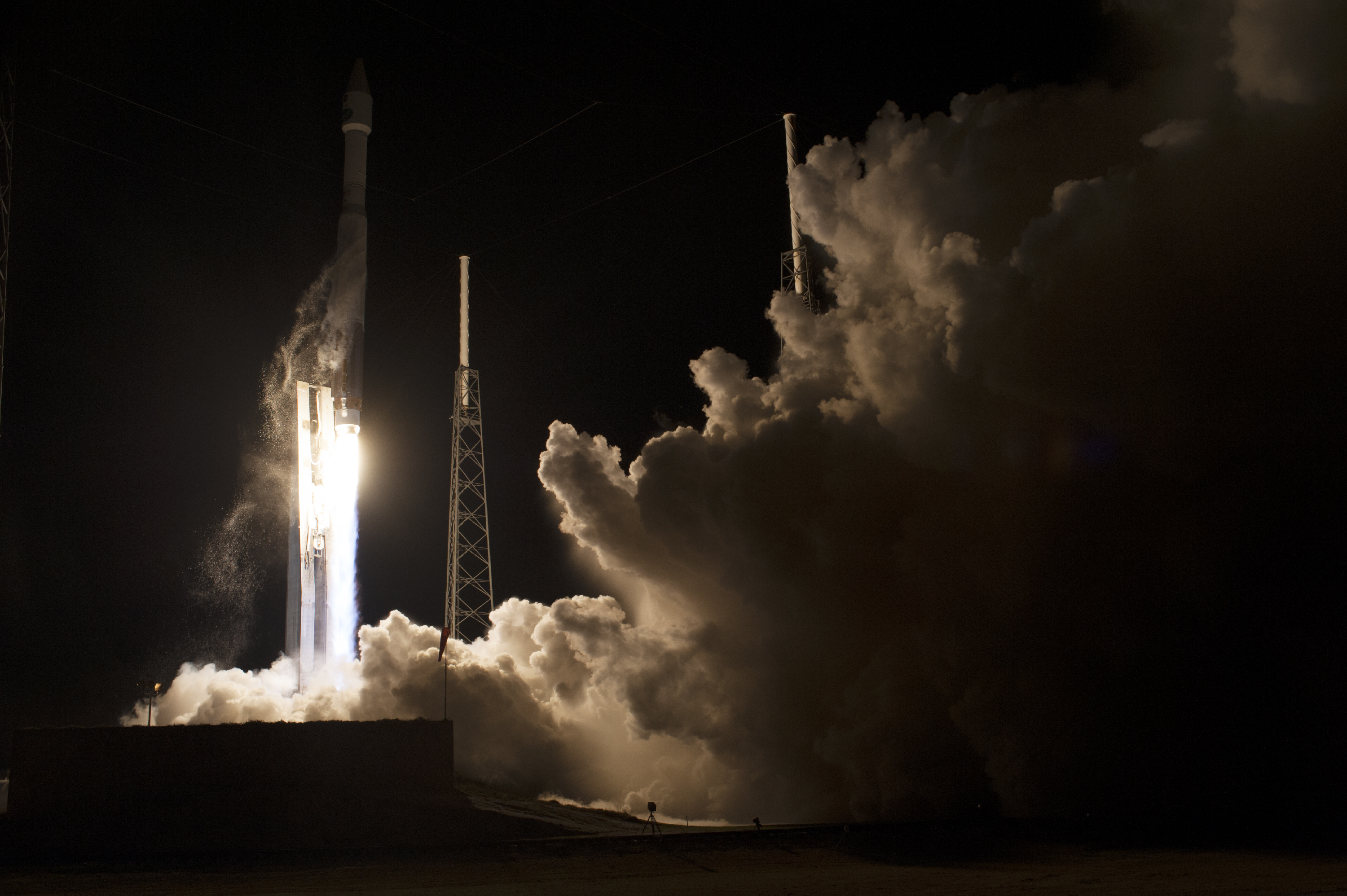 Atlas V Rocket Blasts Off with TDRS-L Spacecraft