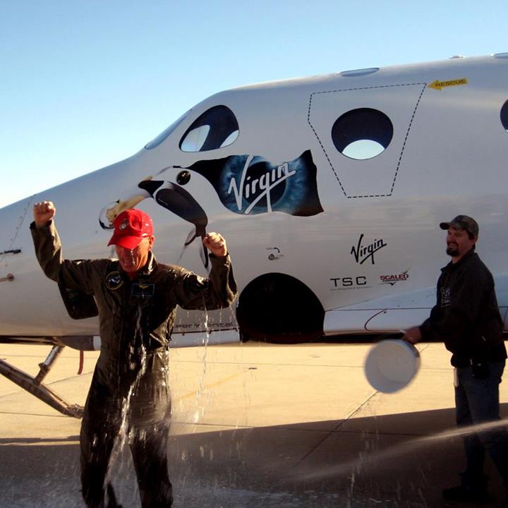 Former Space Shuttle Commander Flies Virgin Galactic's Private Spaceship for 1st Time