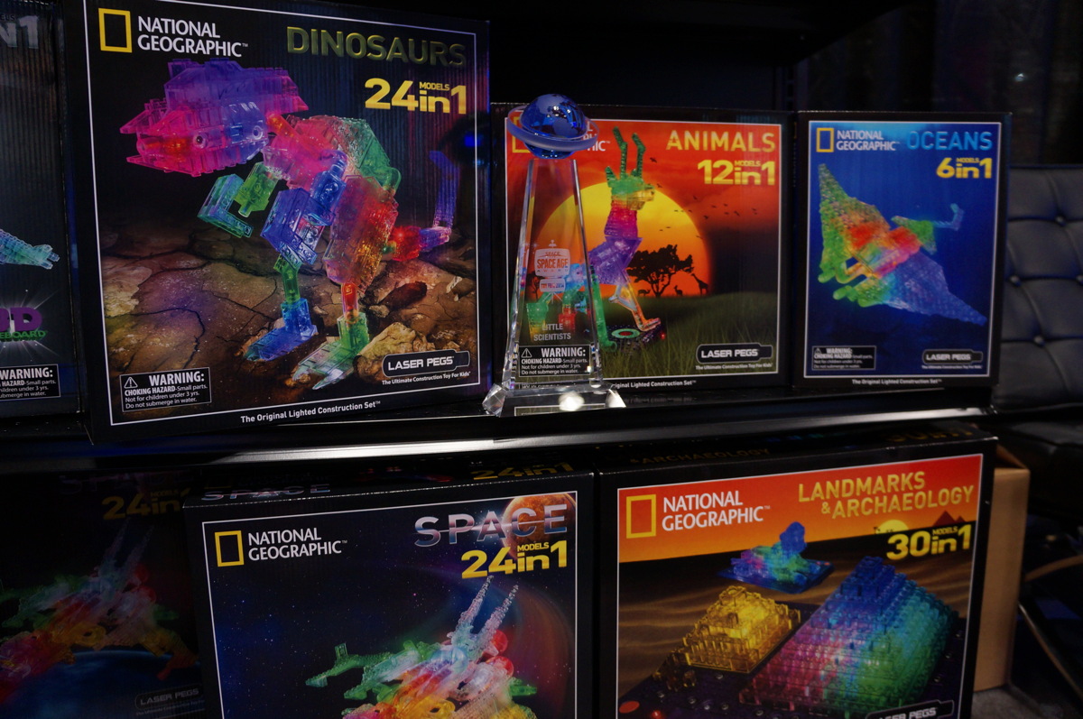 Little Scientists: National Geographic kits from Laser Pegs