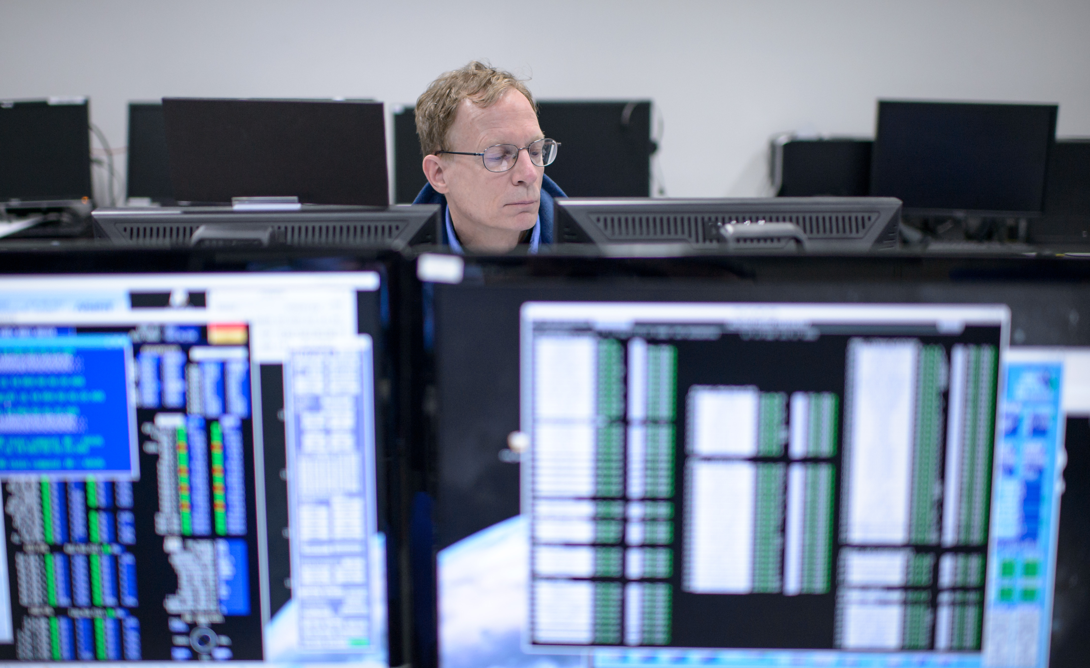 NASA Engineer Monitors GPM Launch Simulation