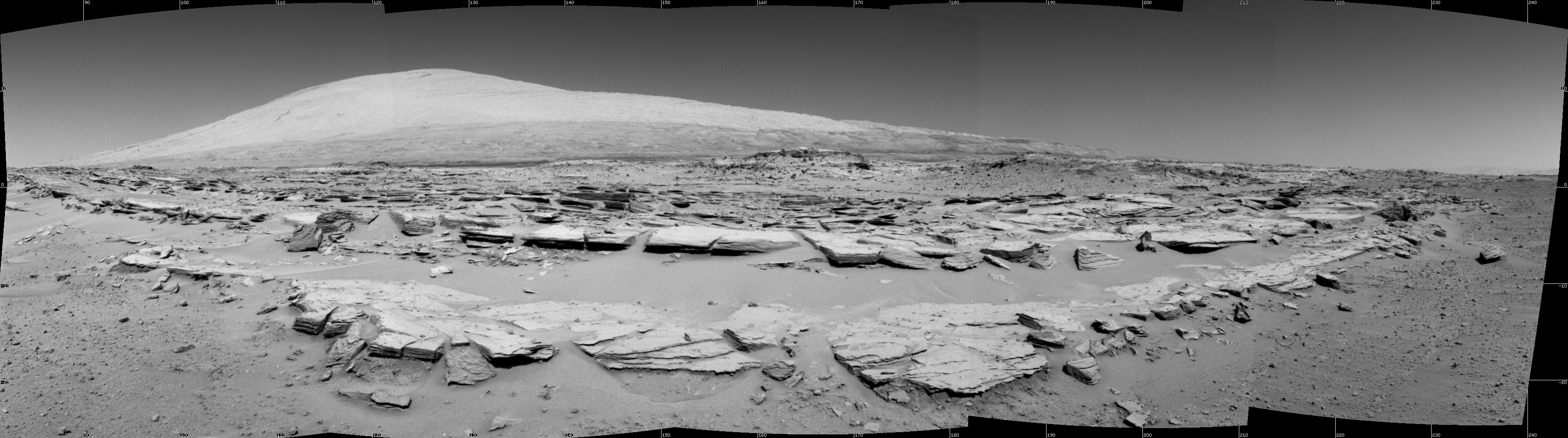 NASA's Curiosity Rover Looks Up at Huge Mars Mountain (Photos)