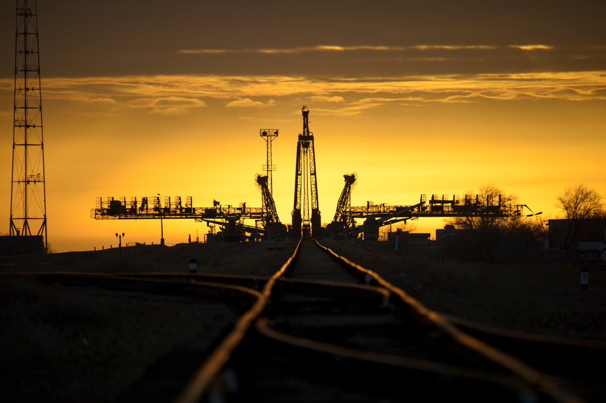 Sunrise Before Expedition 39 Soyuz Rollout