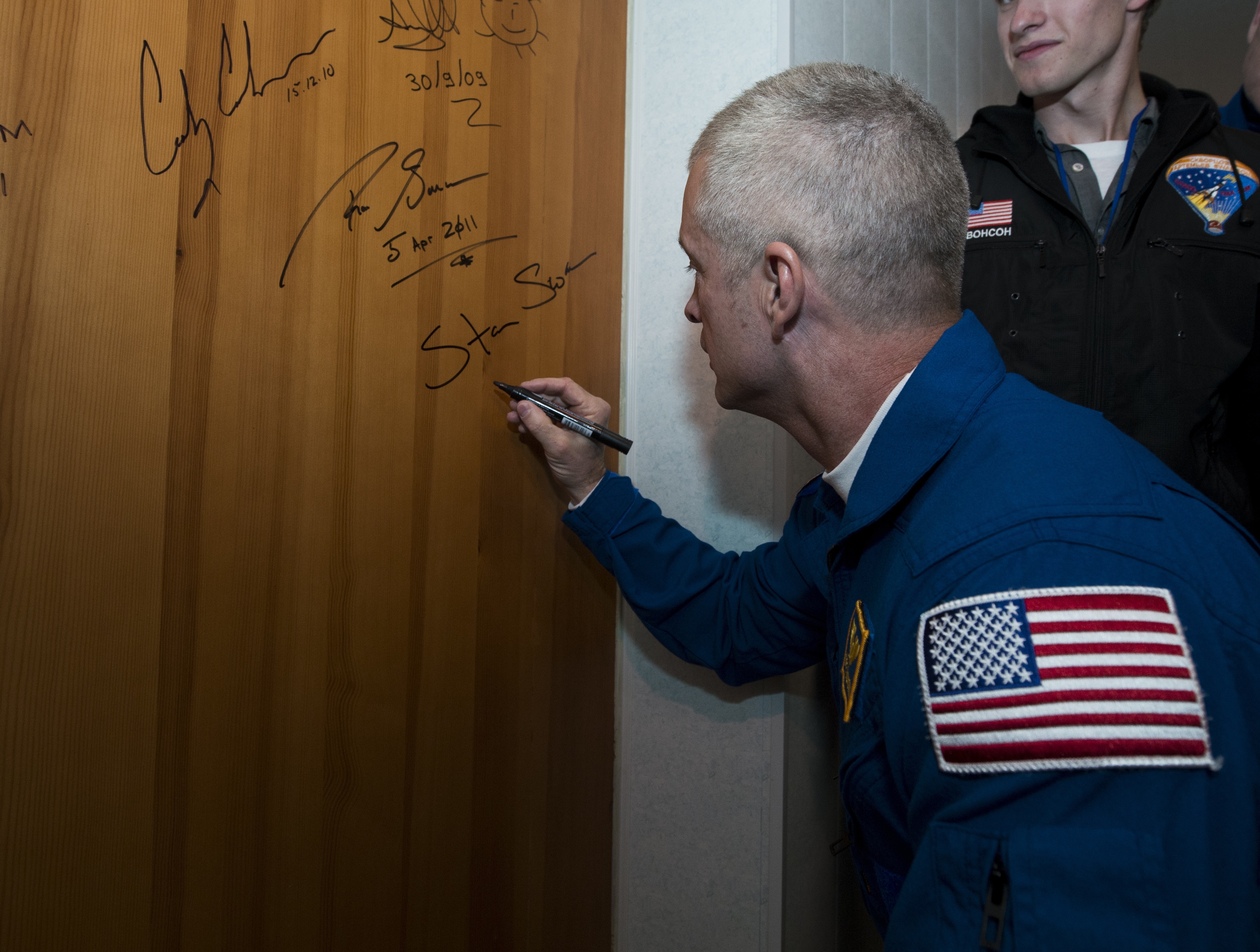 Steve Swanson: Expedition 39 Door Signing