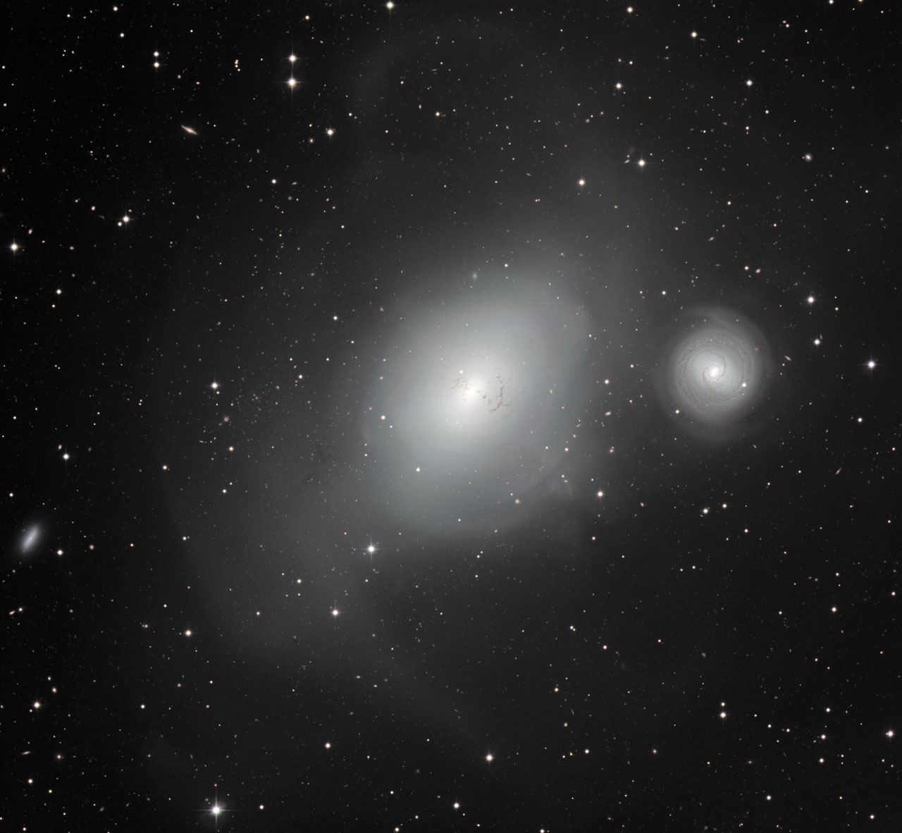 Galaxy 'Serial Killer' Caught in the Act of a Galactic Gobble (Video, Photos)