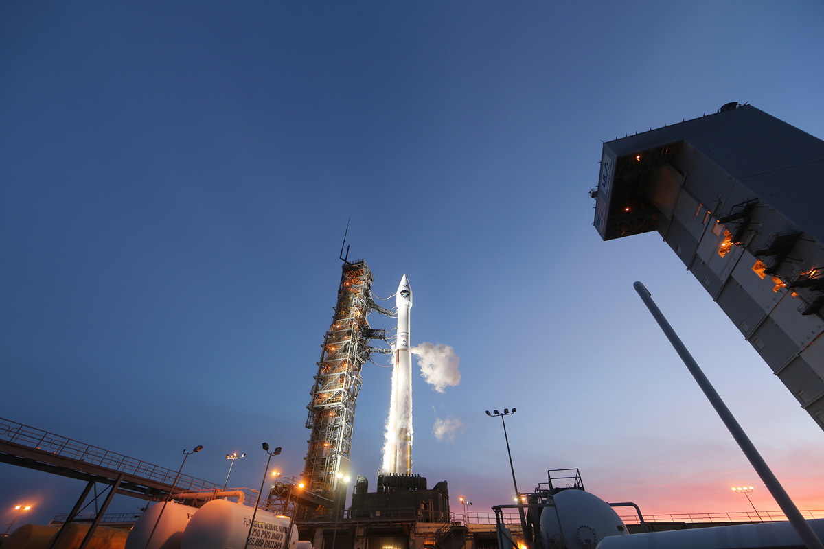 Atlas 5 Carrying DMSP-19 Satellite Fueling