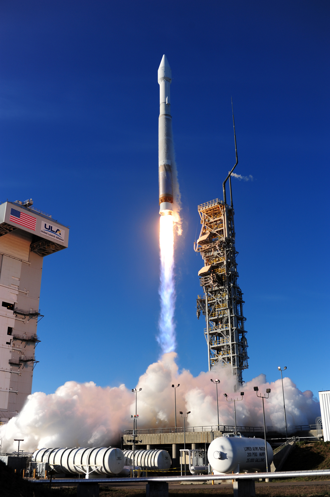 US Air Force DMSP-19 Weather Satellite Lifts Off