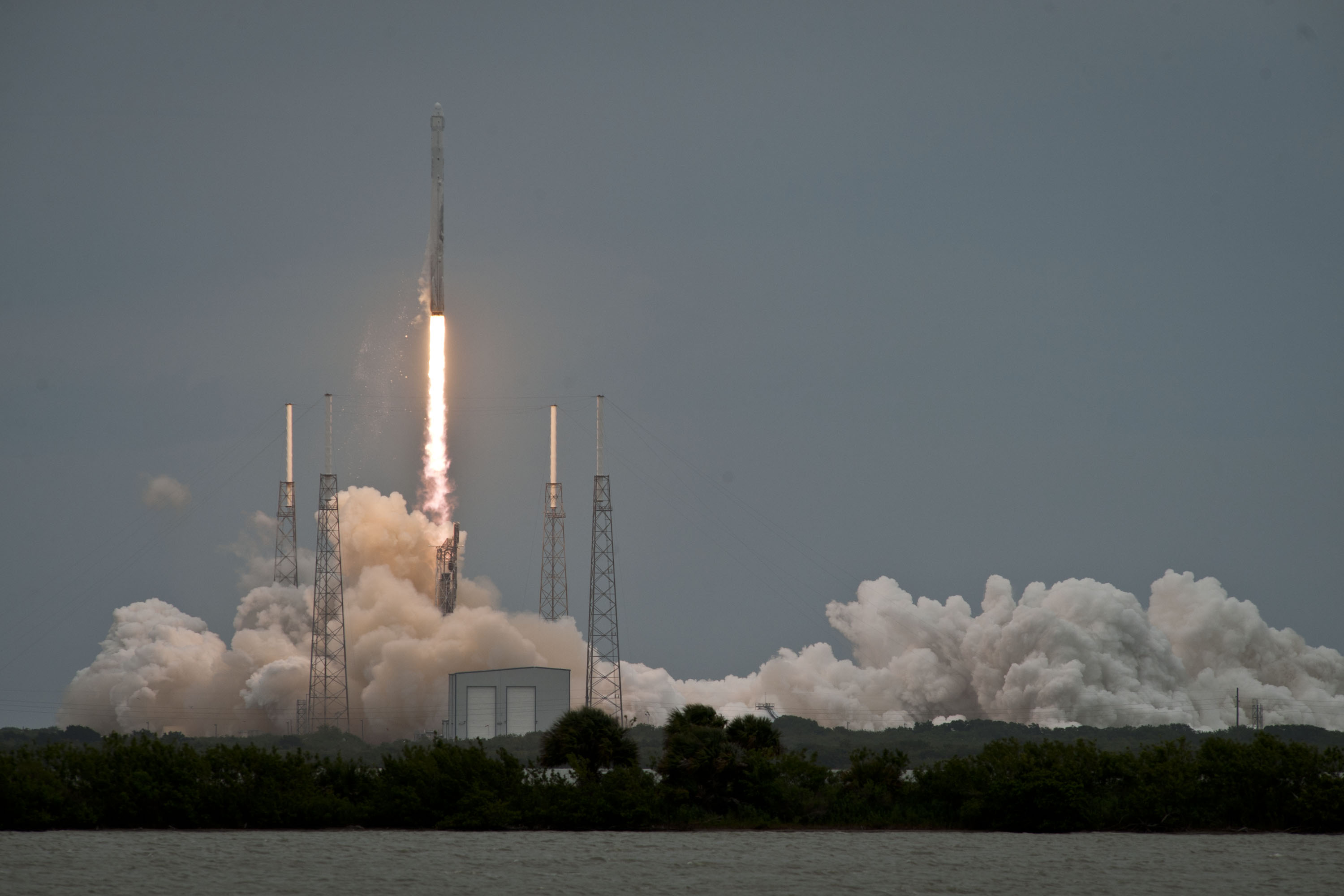 SpaceX Launches Third Dragon Delivery Mission