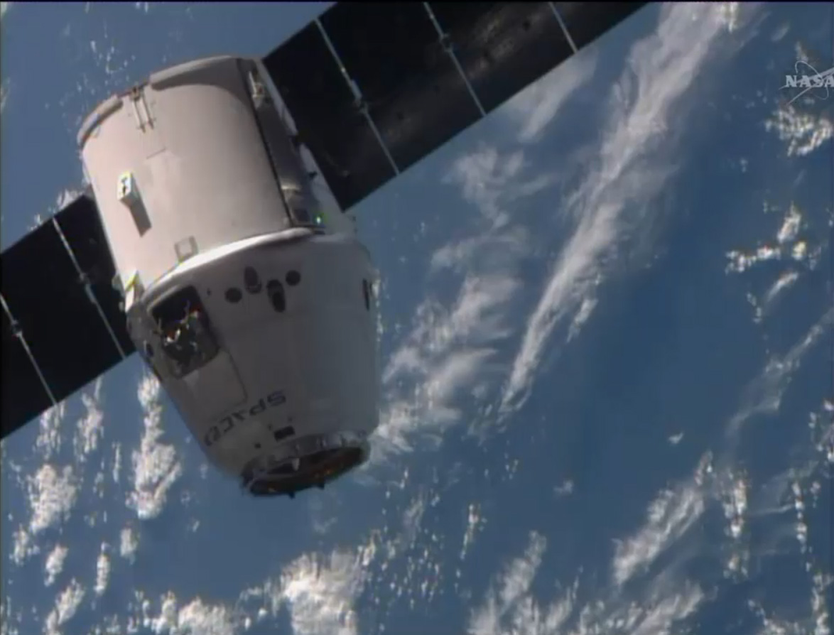 SpaceX Dragon Nears Space Station: April 20, 2014