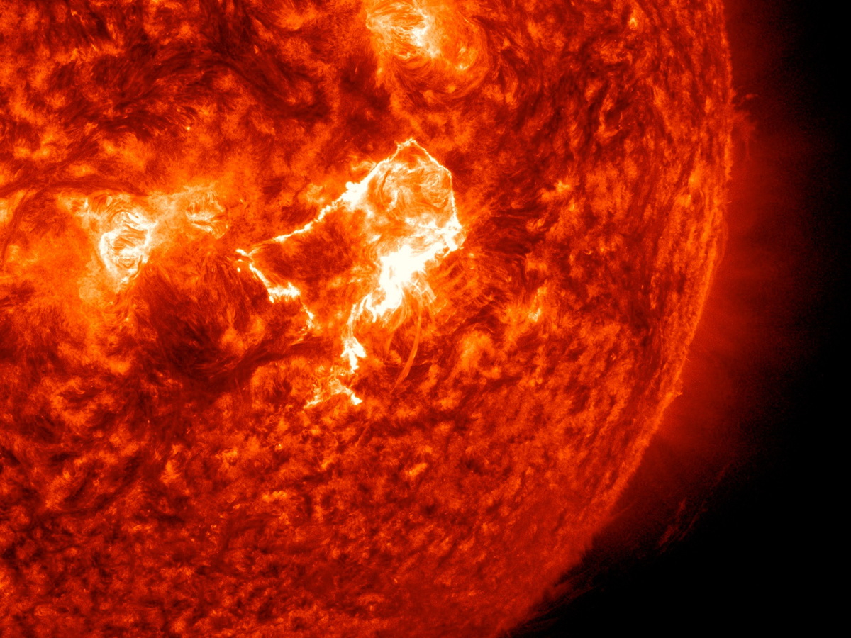 Sun Emits a Mid-Level Solar Flare