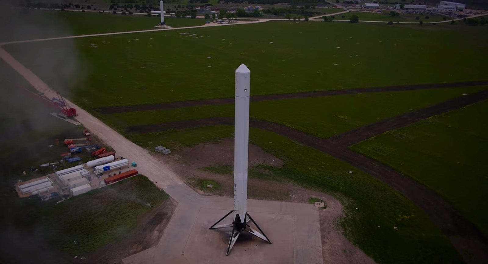 Photos: SpaceX's Amazing Falcon 9 Reusable Rocket Prototype in Pictures