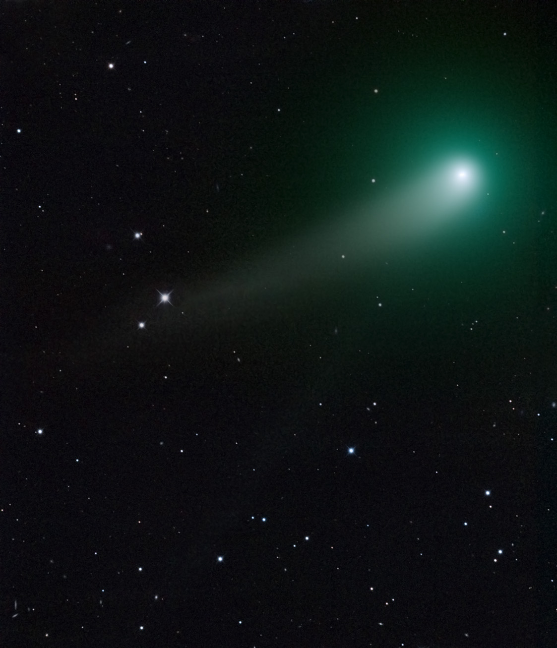 Springtime Comet Wows Stargazer in Amazing Telescope View (Photo)