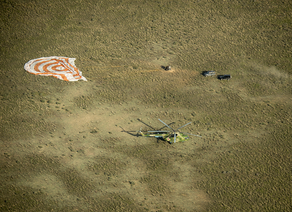 Recovery Crews Arrive at Soyuz Landing