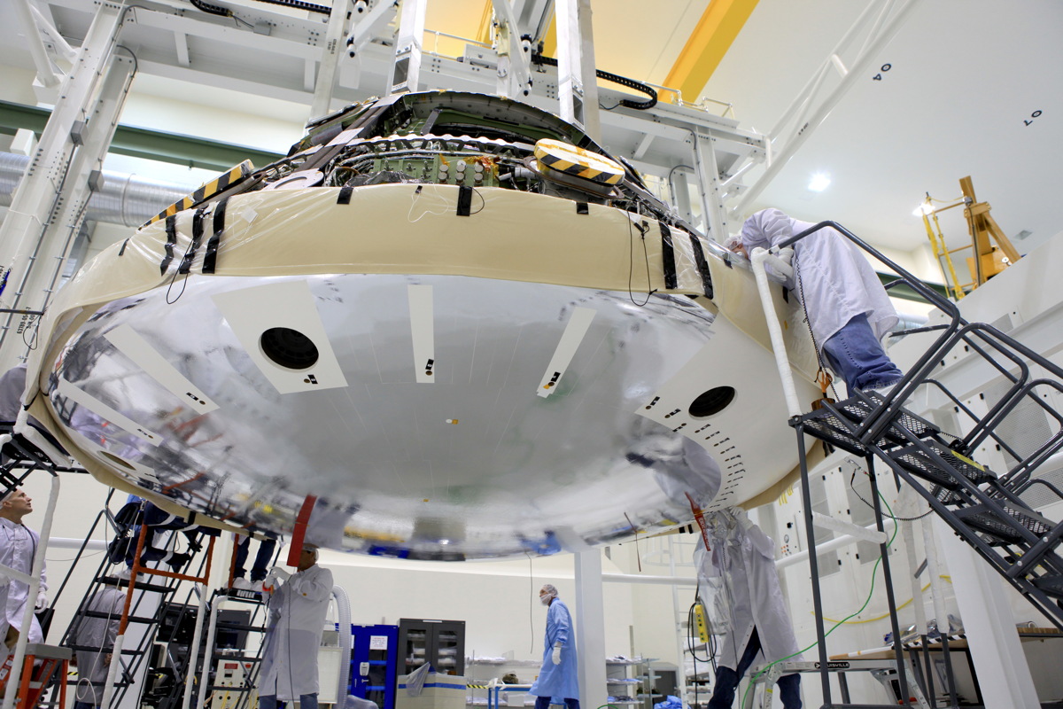 NASA's 1st Orion Spaceship Gets World's Largest Heat Shield (Photos)