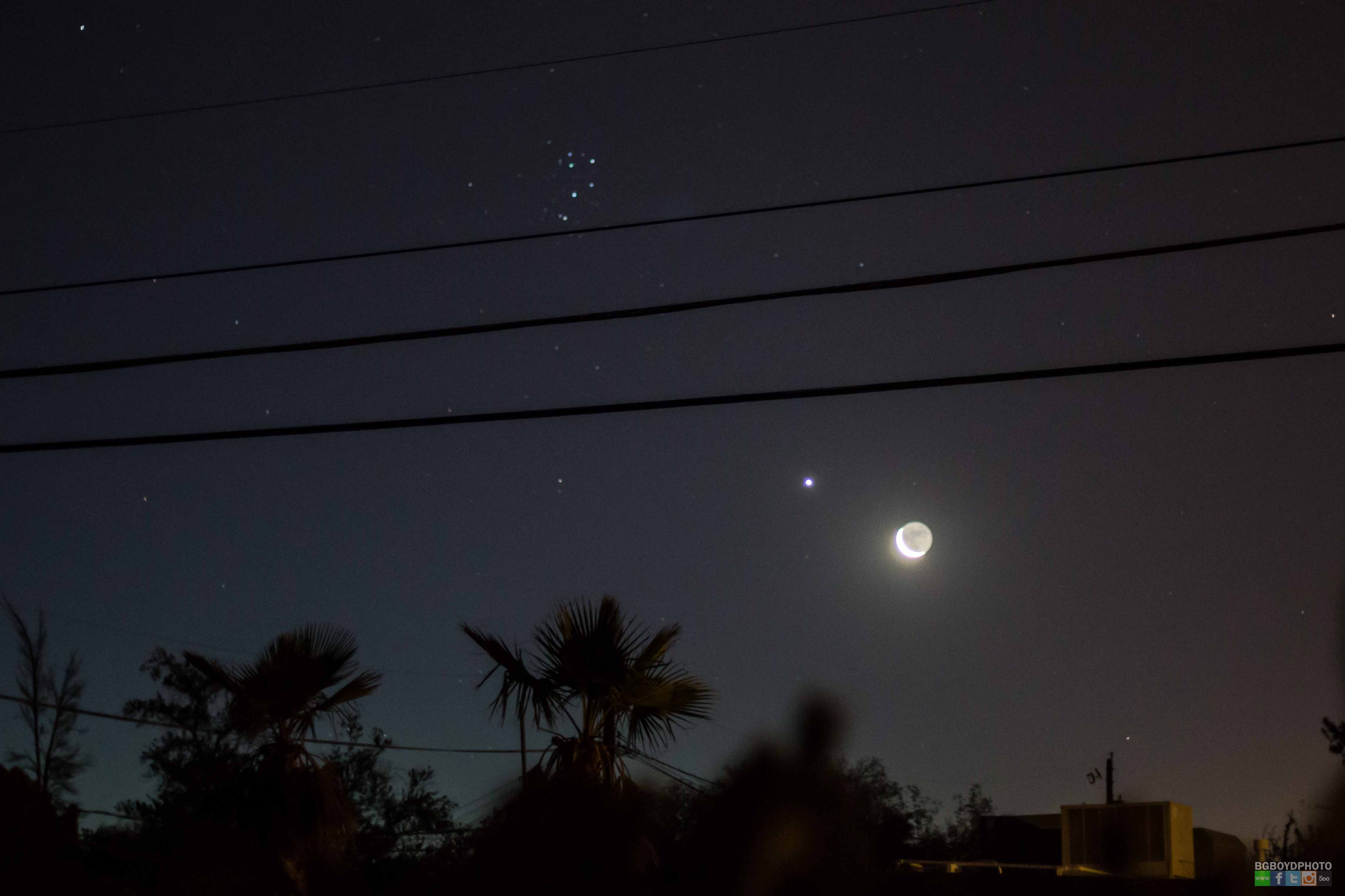 Astrophotographer Catches Star Cluster, Moon & Venus in One Amazing Photo