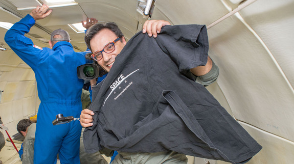 Space.com managing editor Tariq Malik floats in weightlessness while shadowing the UC San Diego University Microgravity Team on a reduced gravity flight arranged by NASA.