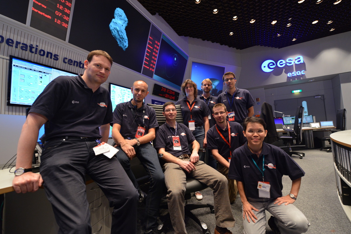 Inside the Main Control Room During Rosetta's Arrival