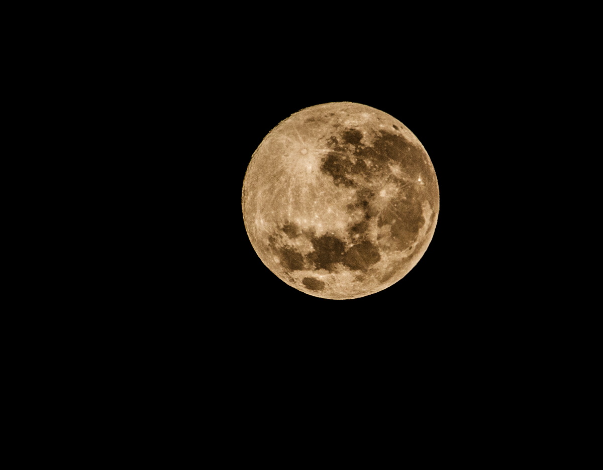 August 2014 Supermoon Over Brisbane, Australia