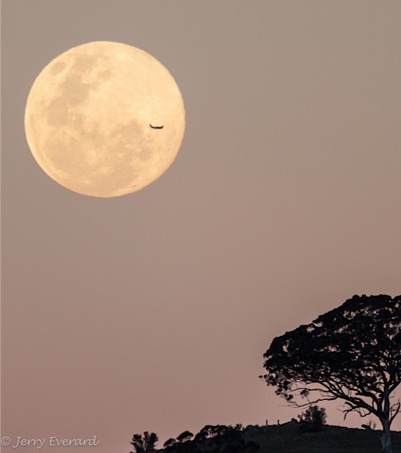 August 2014 Supermoon Over Canberra, Australia