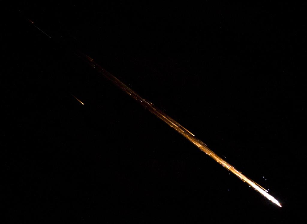 Amazing Photos from Space Show Fiery Doom of Private US Cargo Ship