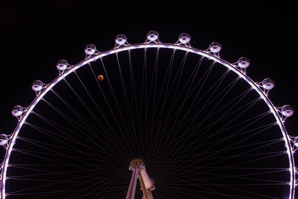 Lunar Eclipse and High Roller Ferris Wheel
