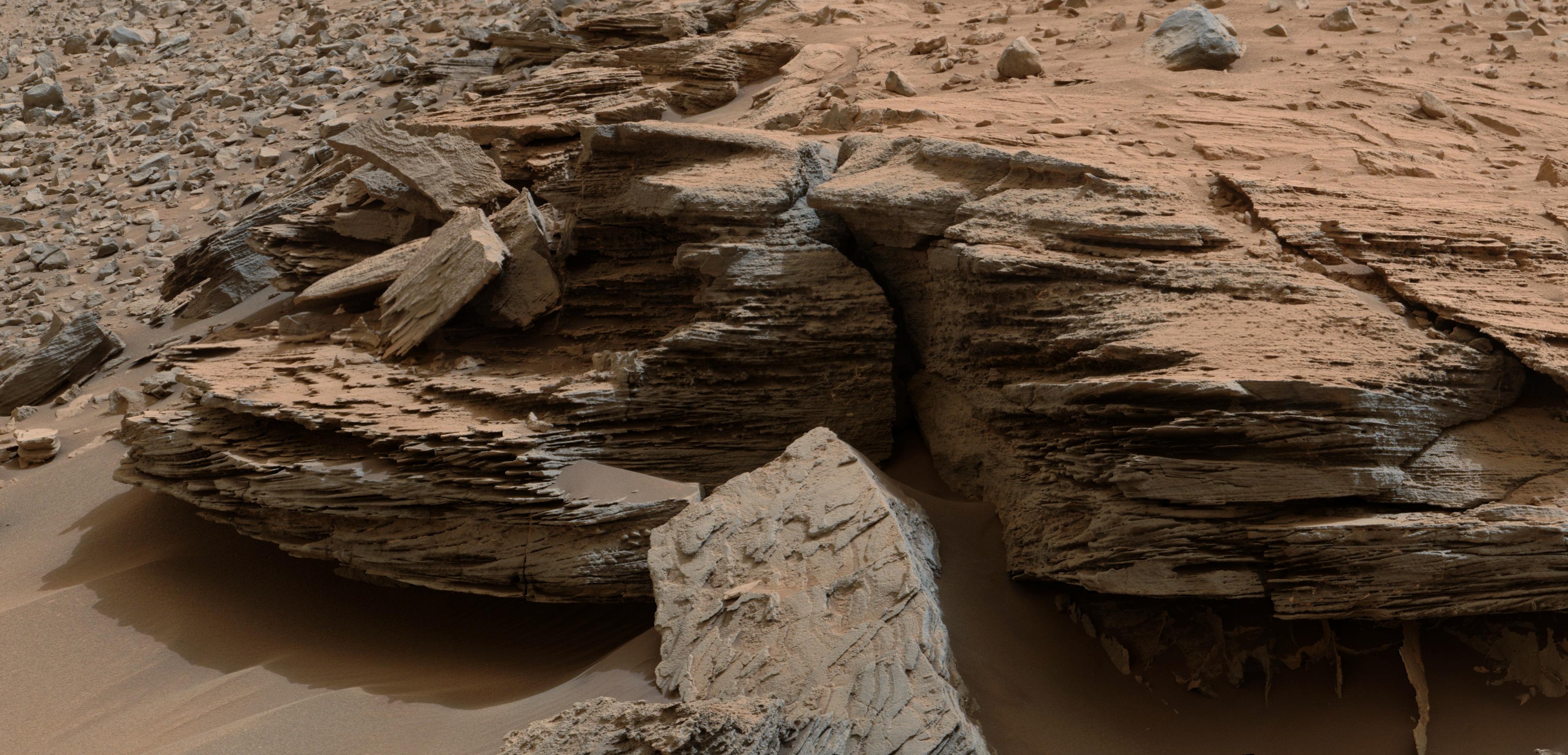 Curiosity Photo of 'Whale Rock' on Mars