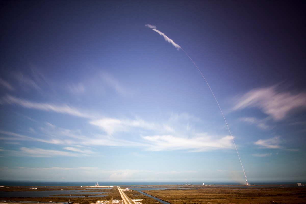 SpaceX CRS-6 Mission Streaks Across the Sky