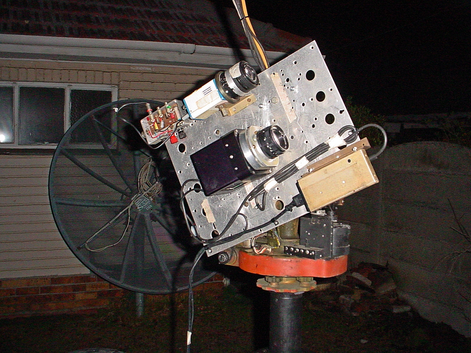 Satellite-Tracking Gear
