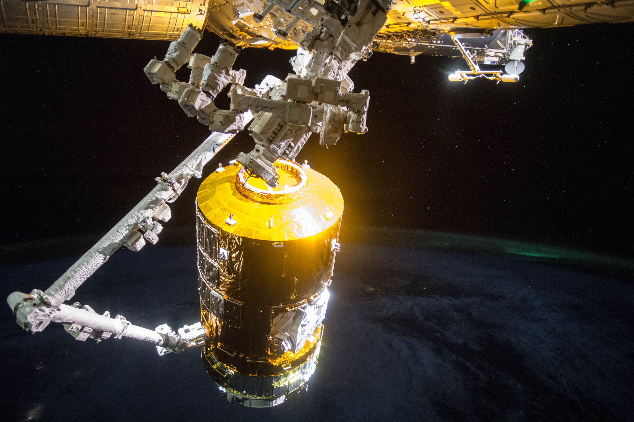 JAXA HTV-5 Grappled by Canadarm2