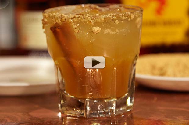 How To Mix A Harvest Moon - Pour This Fall Full Moon Cocktail! | Video