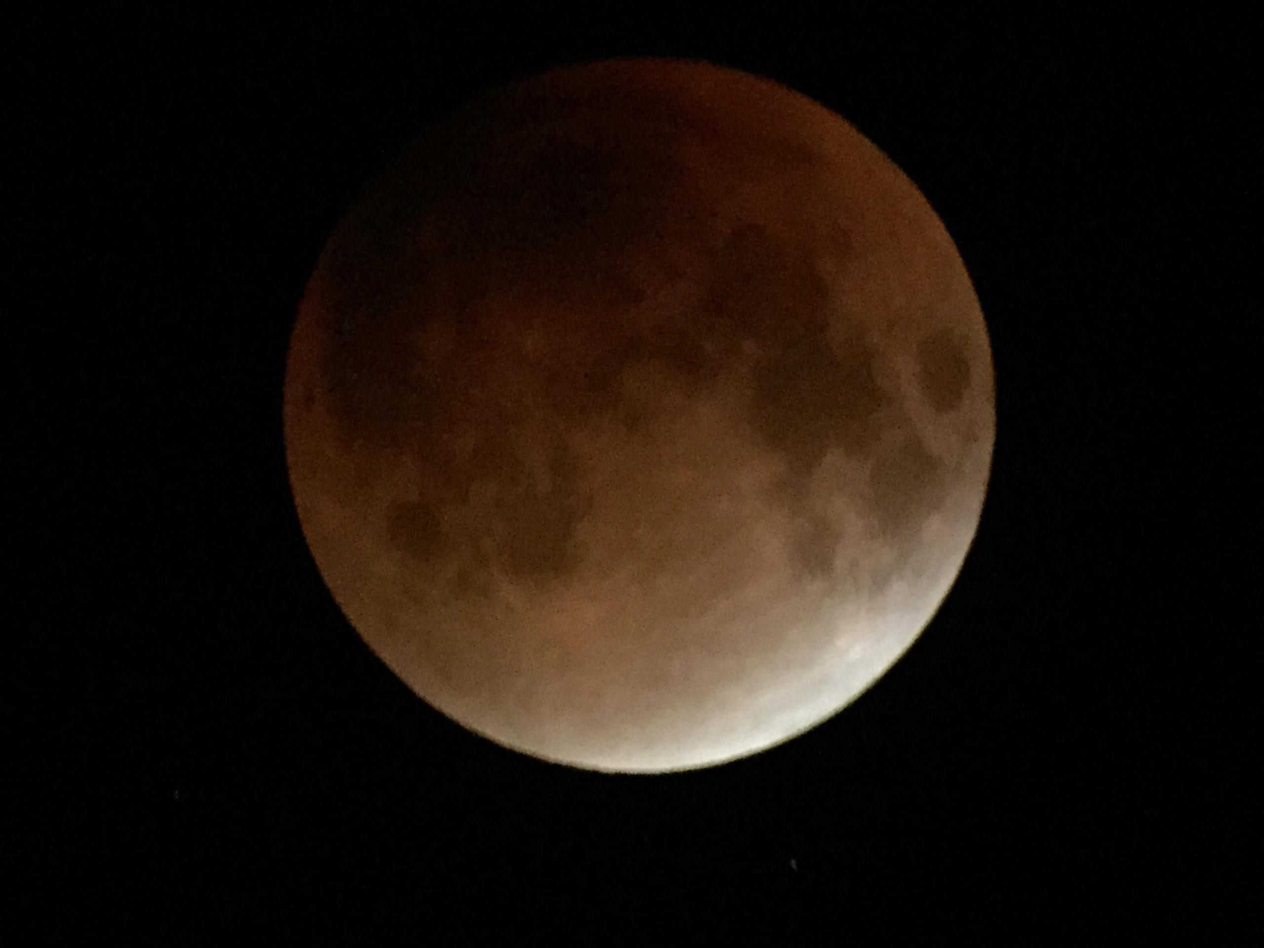 Total Lunar Eclipse via Smartphone in Mass.