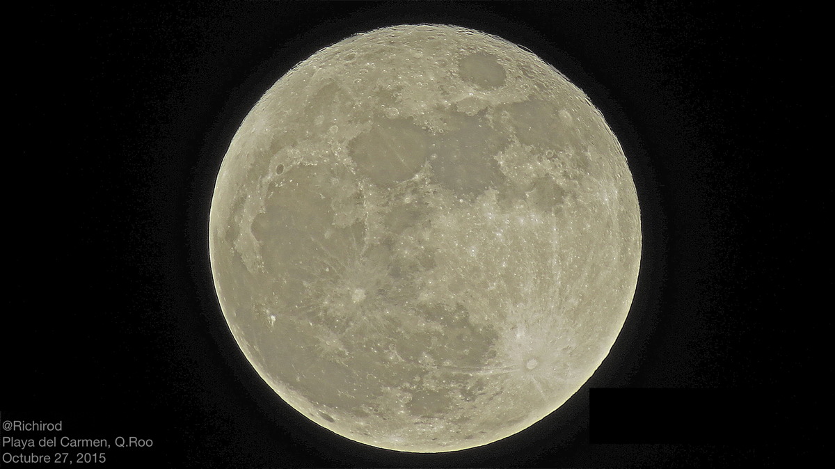 Hunter's Moon Seen in Quintana Roo, Mexico