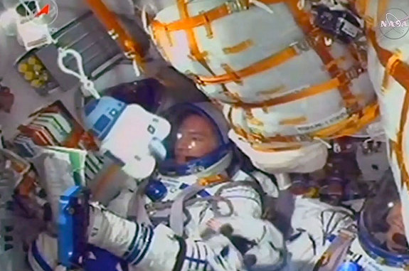 A plush “Star Wars” R2-D2 keychain was chosen as the Soyuz TMA-17M crew's talisman and "zero-g indicator" in July 2015.