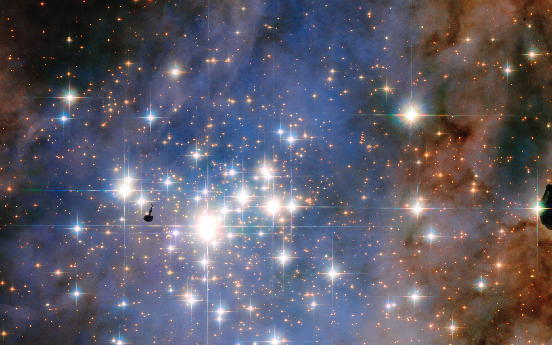 Star Cluster Sparkles Like Jewels in Hubble Telescope View