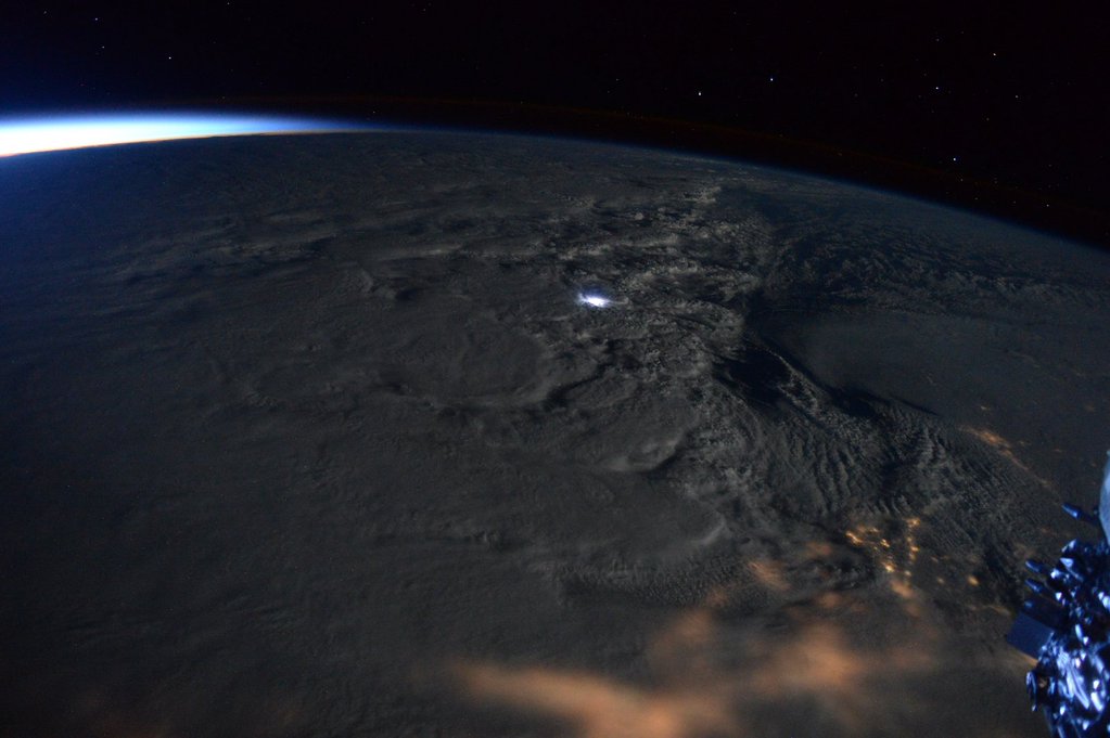 Astronaut in Space Spots Rare Thundersnow in Blizzard Over Eastern US (Photo)