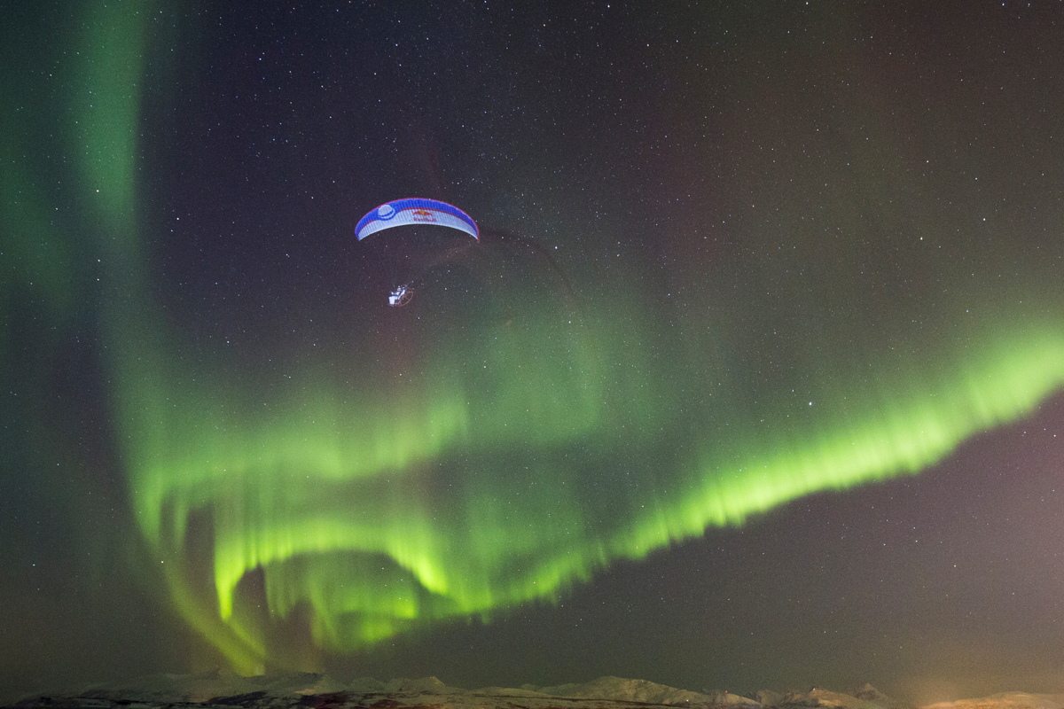 Daredevil Paraglider Sails with the Northern Lights in Awesome Video