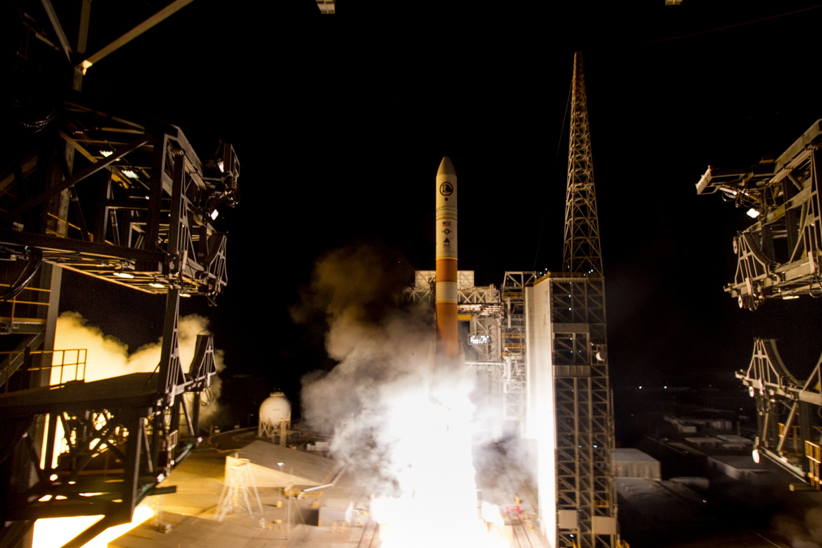 US Spy Satellite Begins Secret Mission with Dazzling Predawn Launch