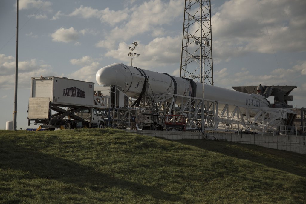 SpaceX to Launch Cargo Mission, Try Rocket Landing Today: Watch Live